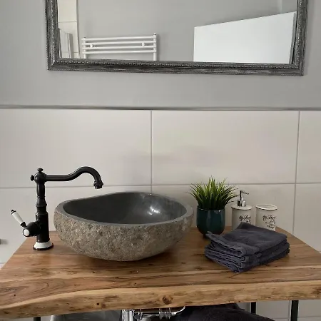 Sternadelshof Apartamento *